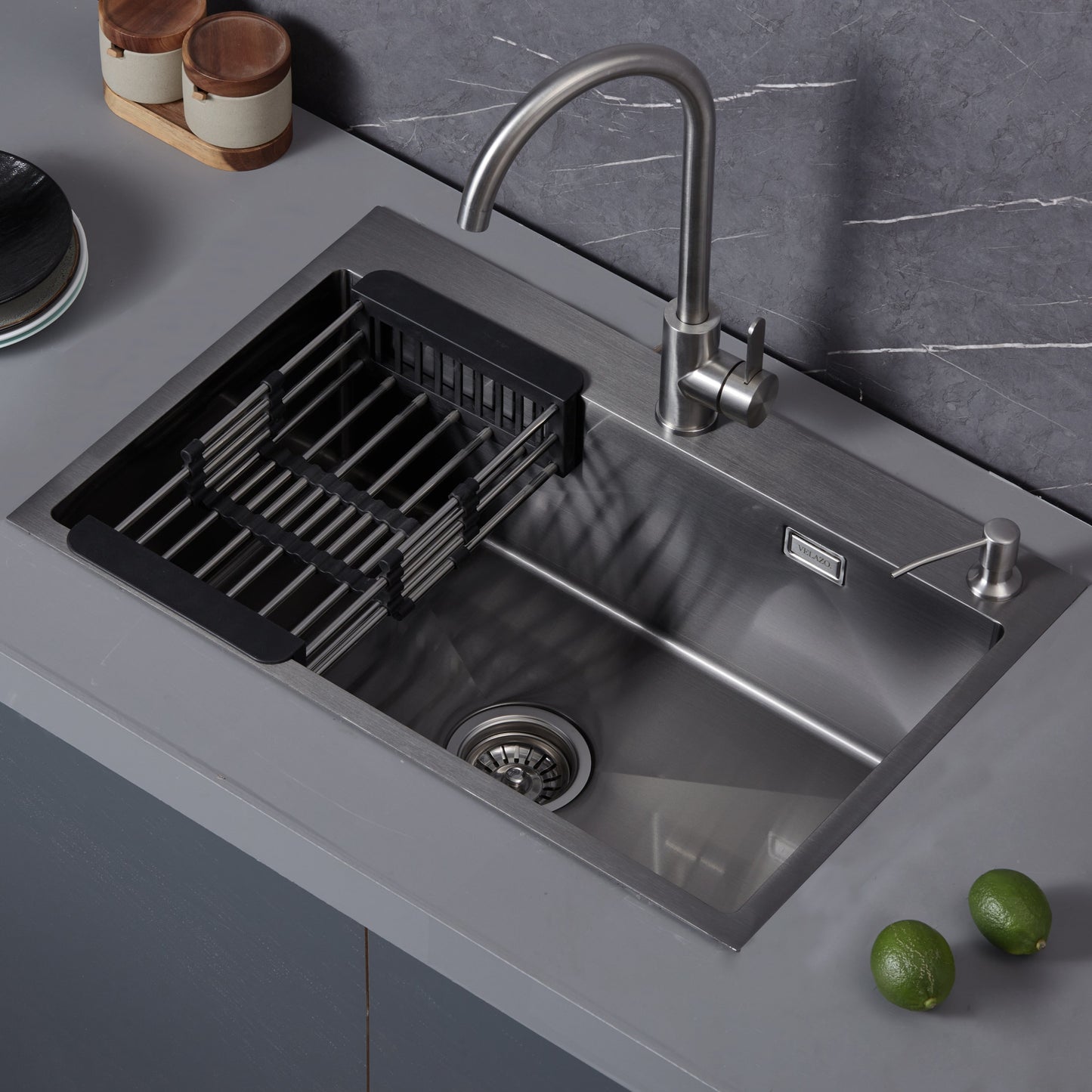 Single-bowl steel sink 68x45 cm from Velazo.